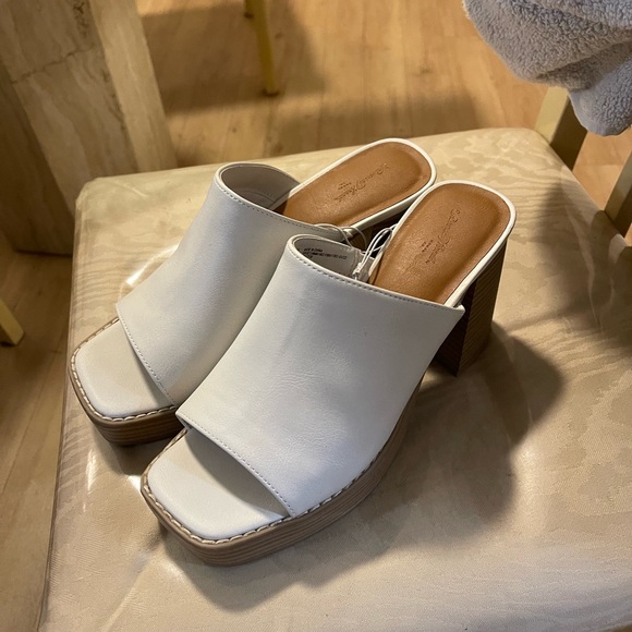 White Heeled Mules - Picture 6 of 9